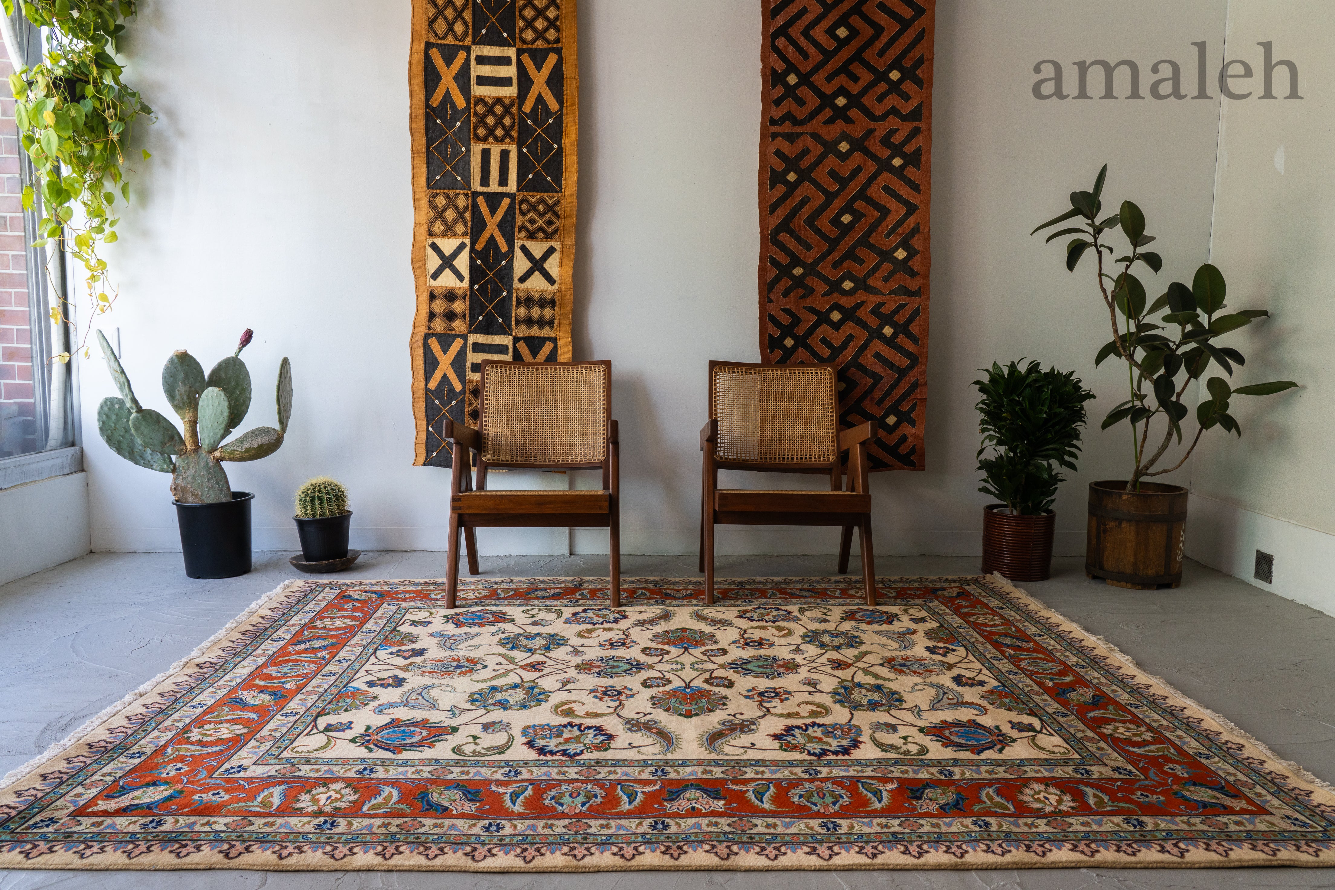 EXTRA LARGE SIZEのヴィンテージラグ・トライバルラグ・手織りの絨毯