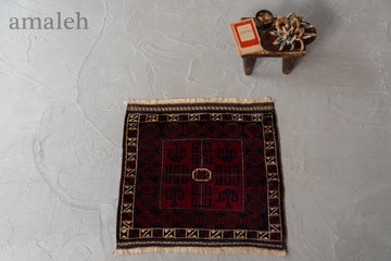SMALL SIZEのヴィンテージラグ・トライバルラグ・手織りの絨毯