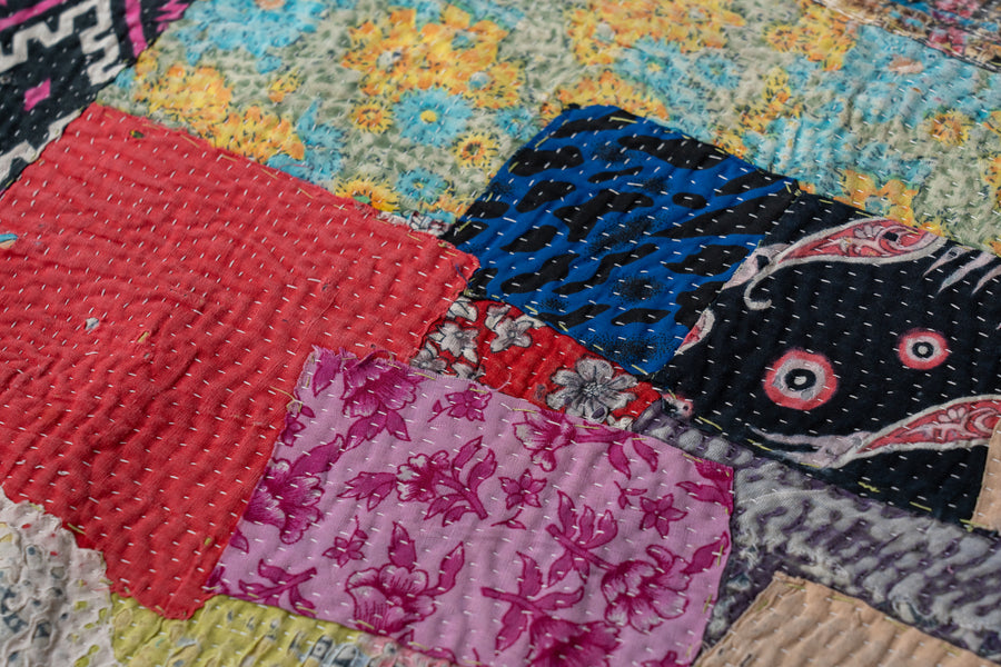 インド産　ヴィンテージ　カンタキルト　パッチワーク　手織り刺繍　手刺繍　ラリーキルト　ソファカバー　ヴィンテージ雑貨　民芸品　キルト専門店　amaleh