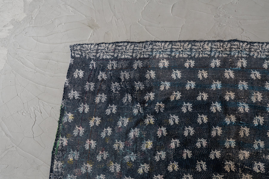 インド産　ヴィンテージ　カンタキルト　パッチワーク　手織り刺繍　手刺繍　ラリーキルト　ソファカバー　ヴィンテージ雑貨　民芸品　キルト専門店　amaleh