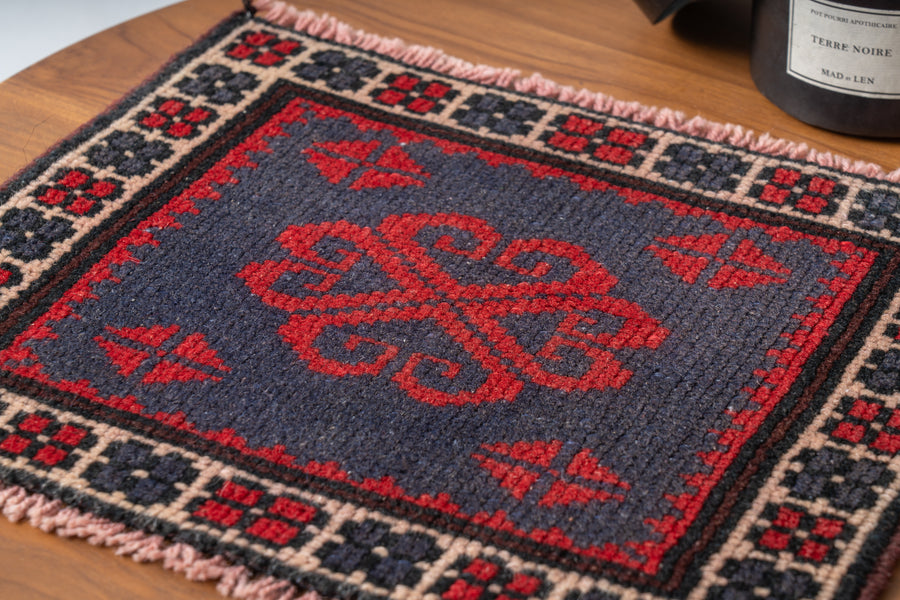 トルコ産　1990年代　ミニラグ　ヴィンテージミニラグ　小さなサイズの絨毯　ヴィンテージラグ　手織り絨毯　ヴィンテージラグ専門店amaleh 通販