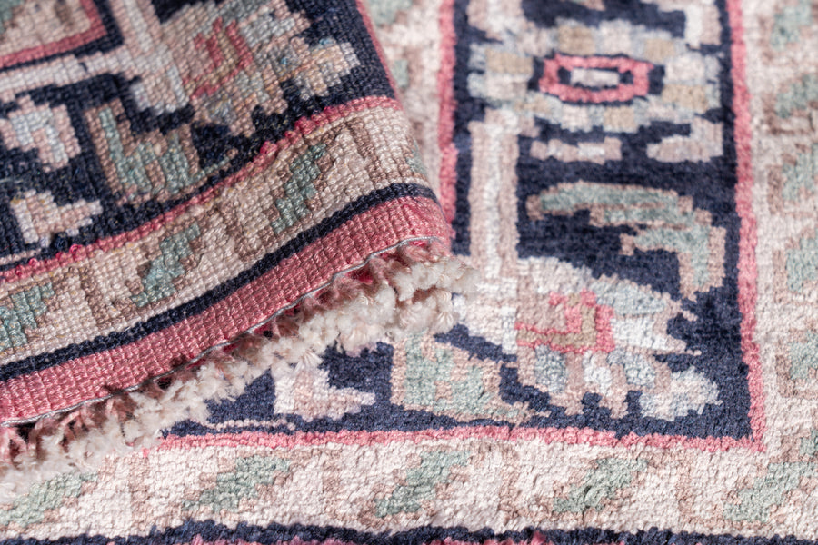 パキスタン産　1980年代　ヴィンテージラグ　パキスタンラグ　シルクラグ　手織り絨毯　華々しい美しい絨毯　おしゃれラグ　ヴィンテージラグ専門店amaleh 通販