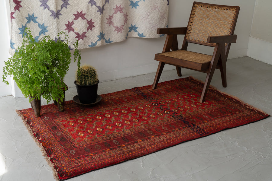 ヴィンテージ　トライバルラグ　赤　トルクメン　アフガニスタン　手織り絨毯 アフガニスタン産 1980年代 トルクメンラグ】手織り絨毯