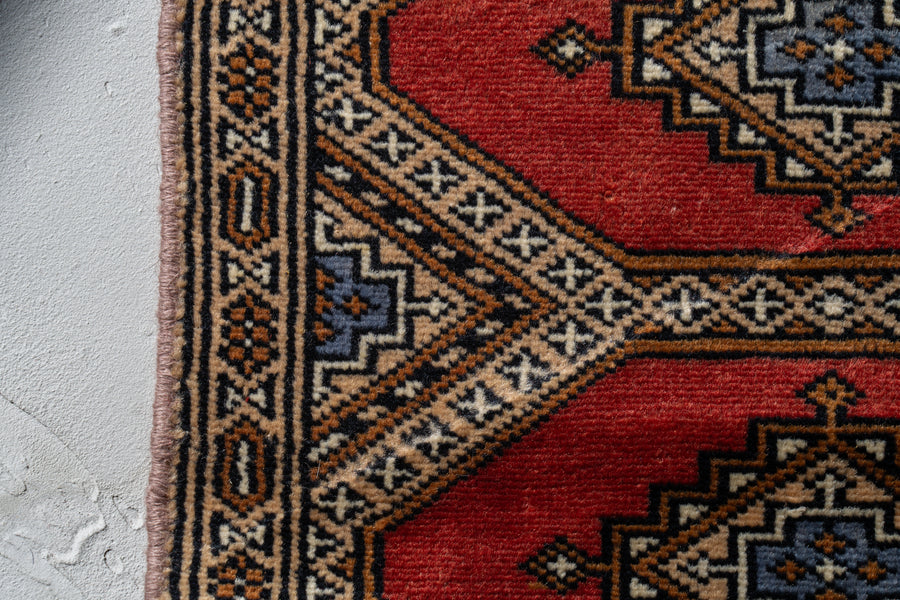 パキスタン産　1980年代　ヴィンテージラグ　パキスタンラグ　メダリオン　ギュル文様　玄関にピッタリなラグ　手織り絨毯　ミニラグ　おしゃれインテリア