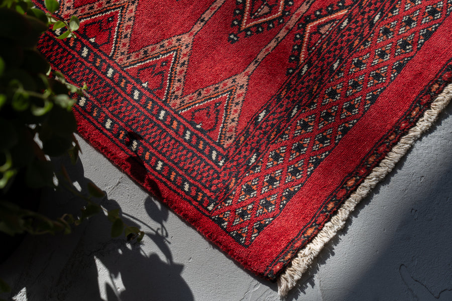 パキスタン産　1980年代　ヴィンテージラグ　パキスタンラグ　ギュル文様　おしゃれな絨毯　手織り絨毯　玄関にピッタリなミニラグ