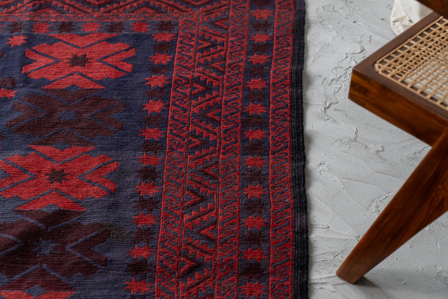 アフガニスタン産　2000年代　ヴィンテージラグ　キリム　バルーチ族が織るトライバルラグ　手織り絨毯　お花モチーフのデザイン　リビングにピッタリな大きなラグ　シンプルな配色で敷きやすい絨毯　ヴィンテージラグ専門店amaleh　通販