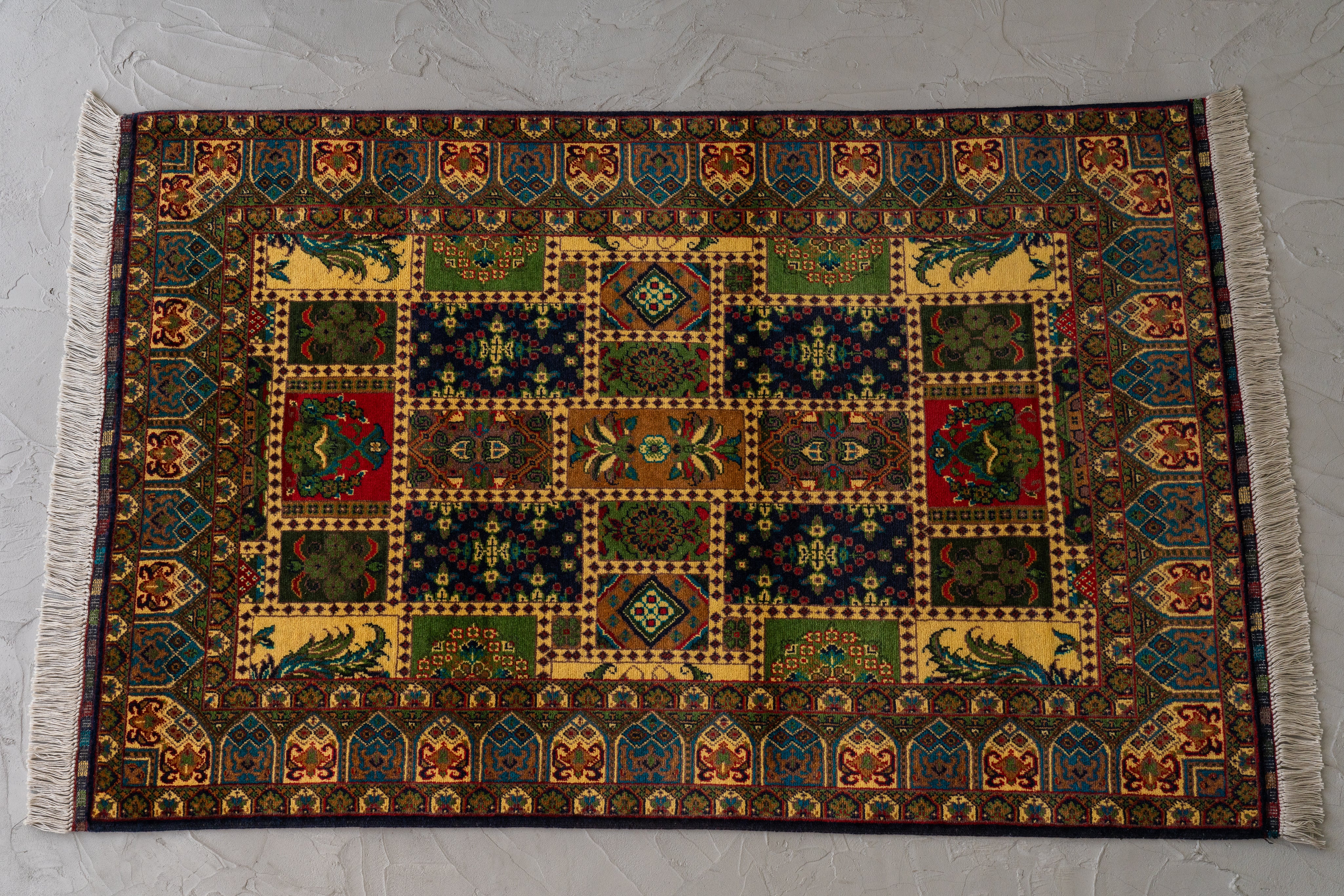 アフガニスタン産 2000年代 ヴィンテージラグ】トライバルラグ