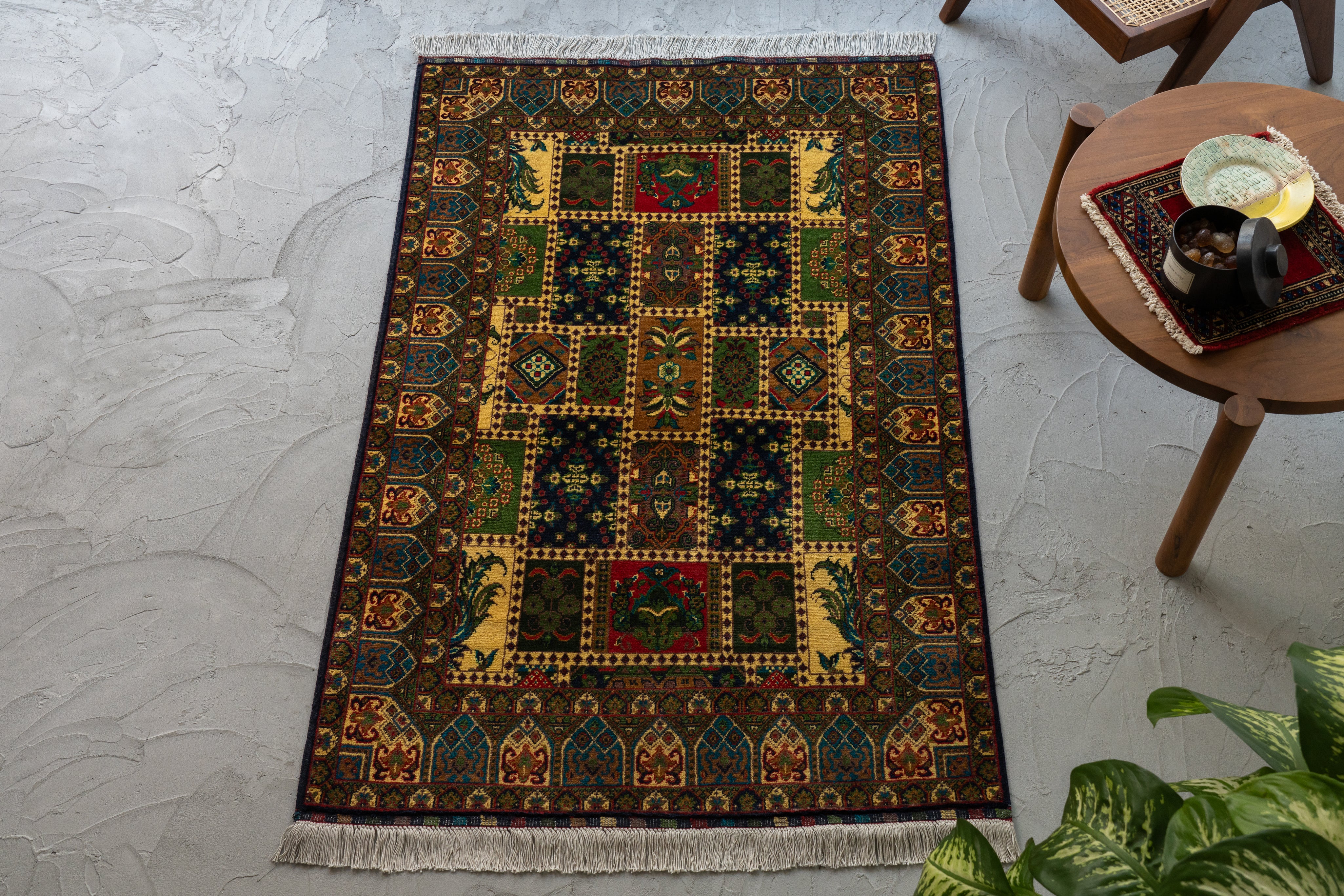 アフガニスタン産 2000年代 ヴィンテージラグ】トライバルラグ