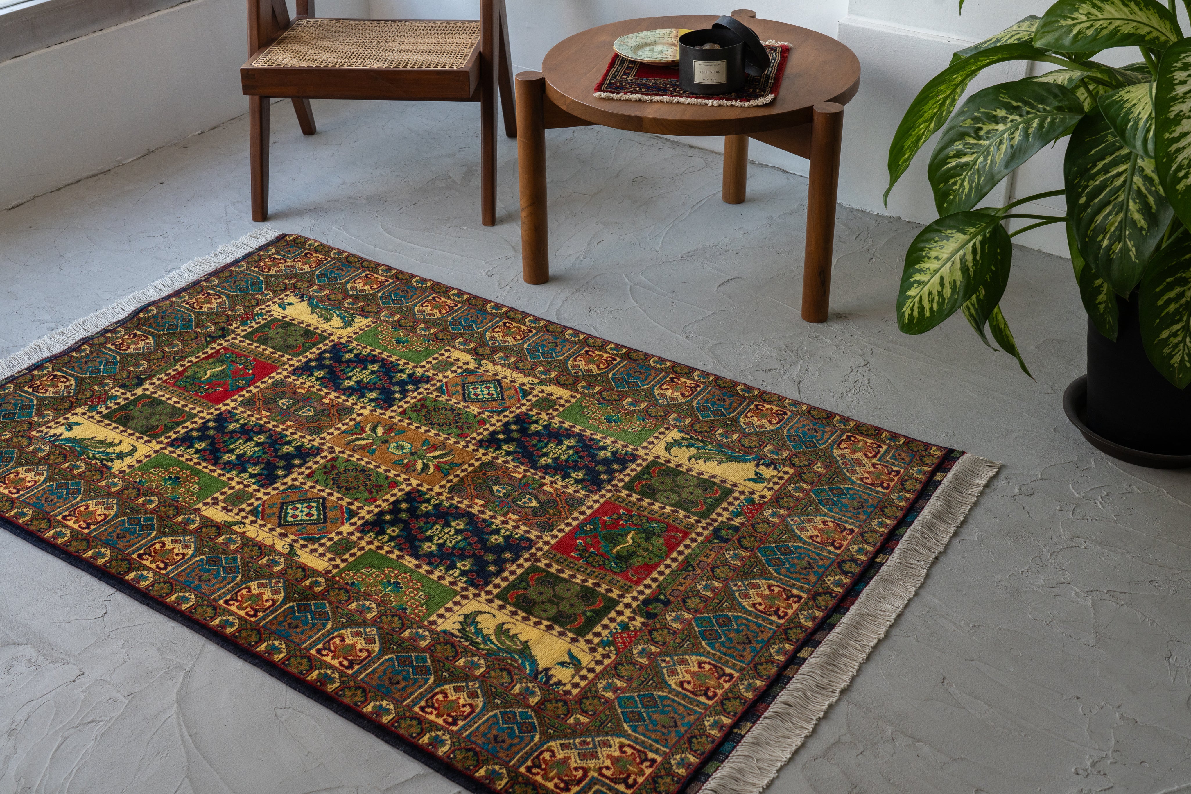 アフガニスタン産 2000年代 ヴィンテージラグ】トライバルラグ