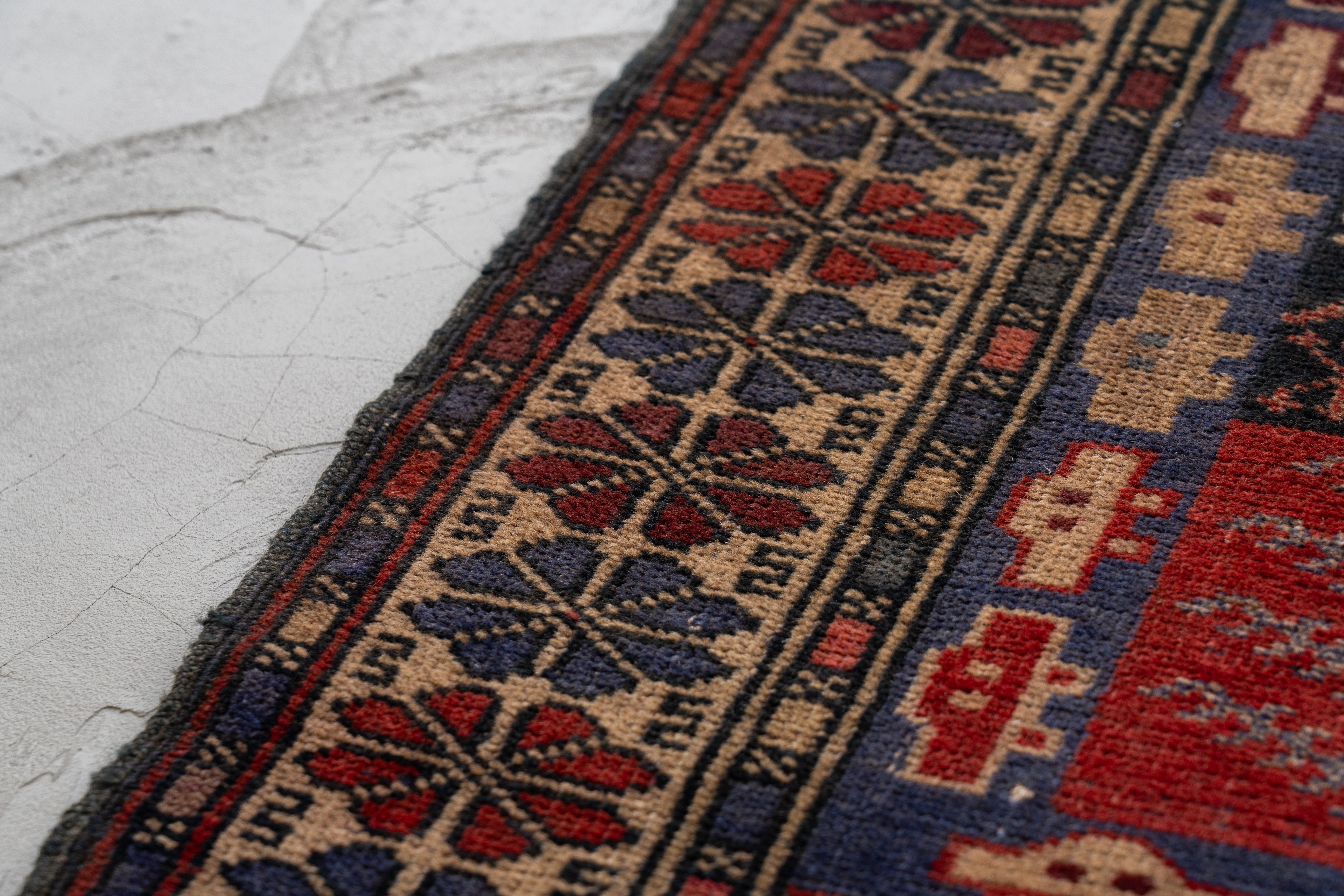 トライバルラグ ヴィンテージ家具 94×66cm 手織り 絨毯 アフガニスタン 動物モチーフのトライバルラグ アフガニスタン 部族絨毯 オールド