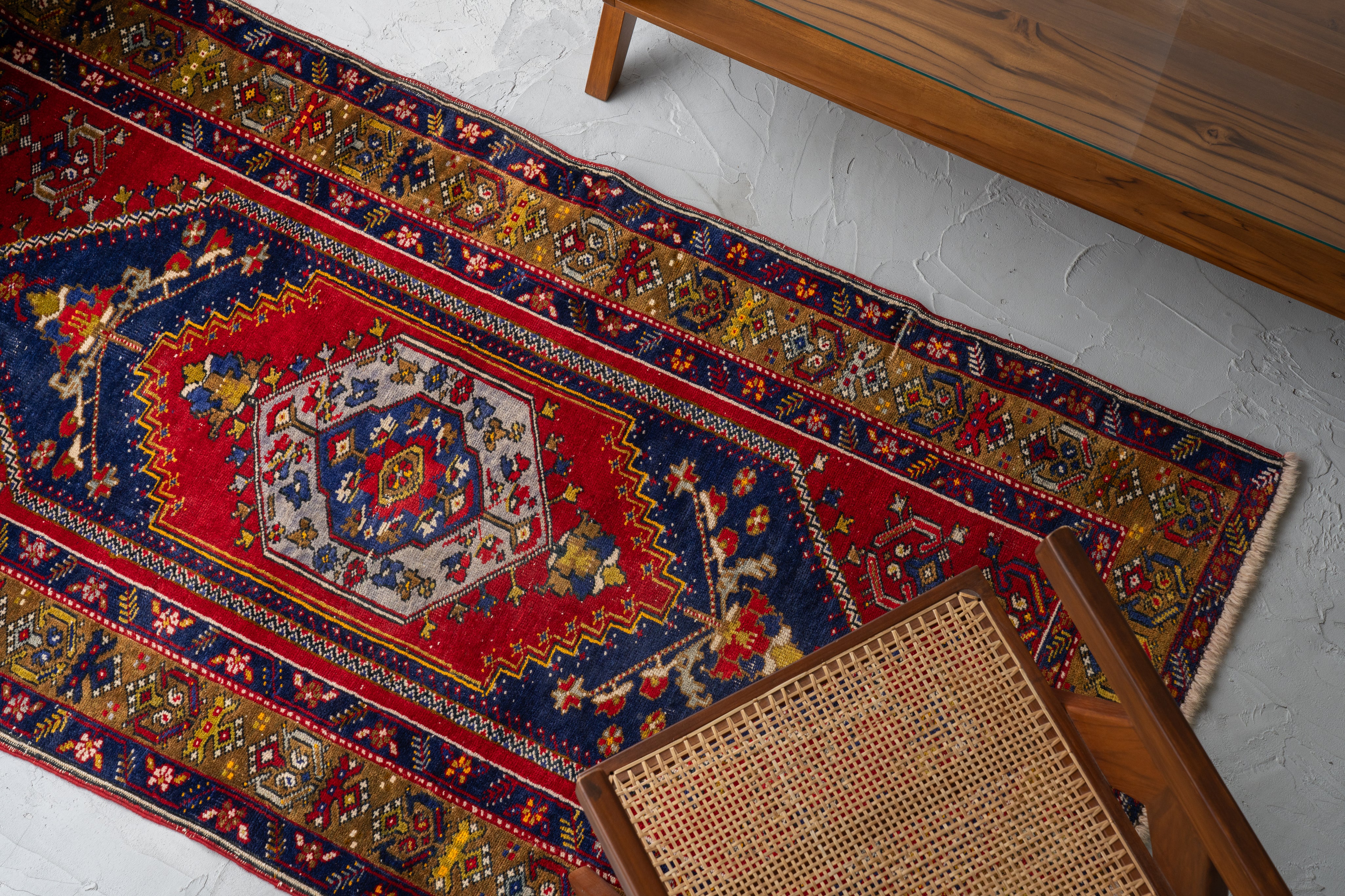 赤花柄　ヴィンテージラグ　トルコラグ 楽天市場】ヴィンテージ 風 ラグ トルコ絨毯 200×200 じゅうたん