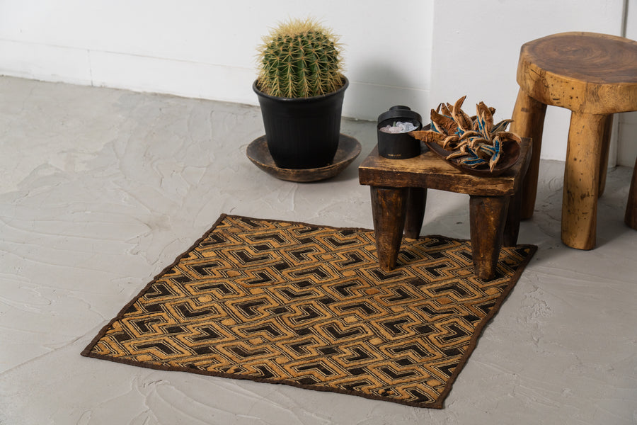 クバ王国伝統のクバクロス-KUBA TEXTILES】クバ布-草ビロード