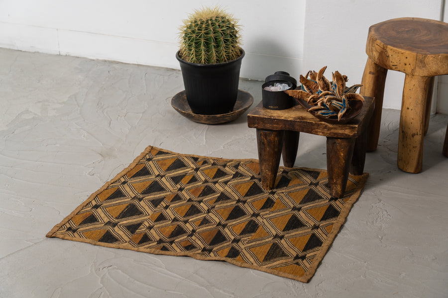 クバ王国伝統のクバクロス-KUBA TEXTILES】クバ布-草ビロード