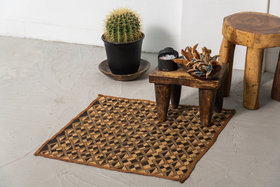 クバ王国伝統のクバクロス-KUBA TEXTILES】クバ布-草ビロード
