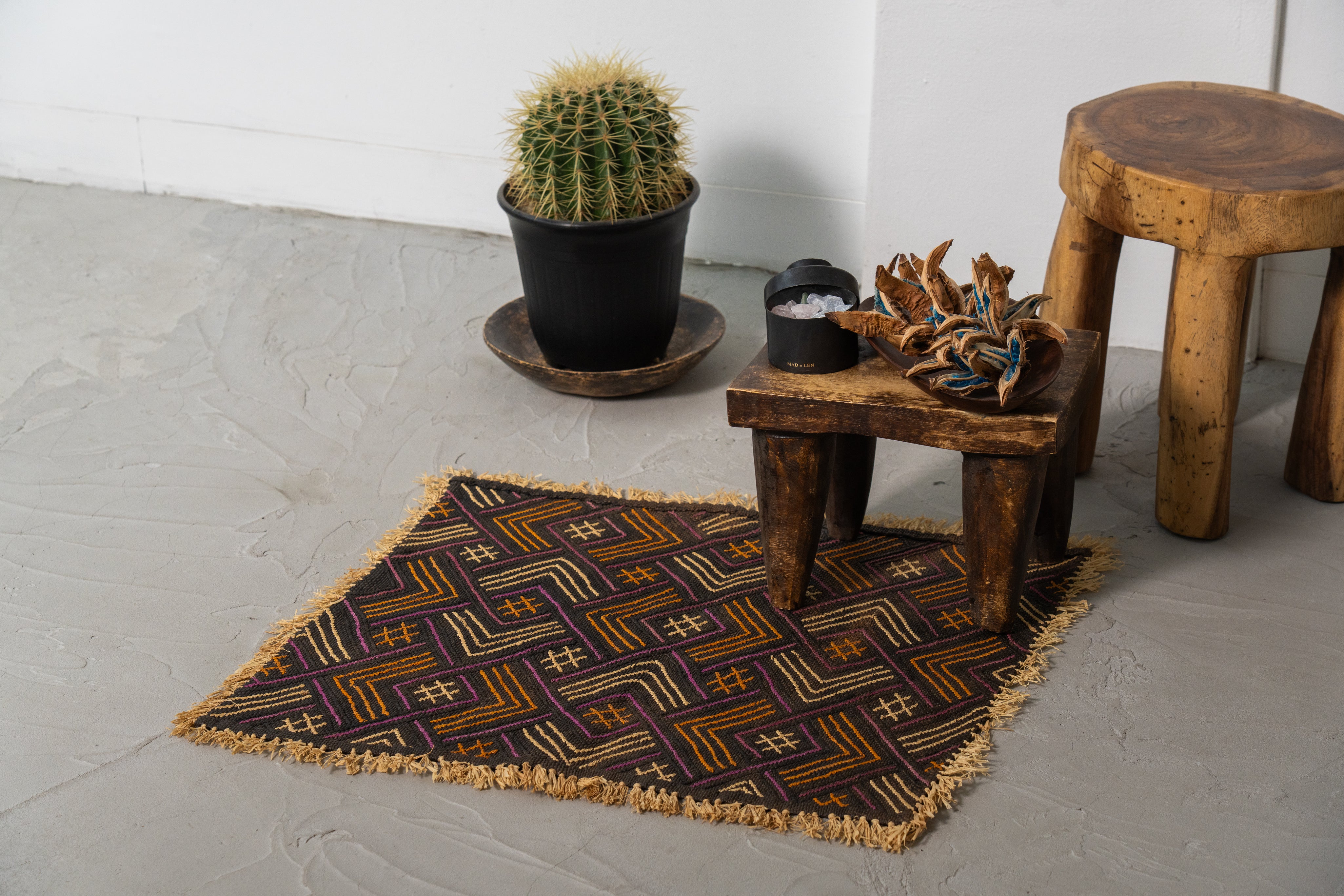 クバ布　クバクロス　アフリカ　工芸品 クバ王国伝統のクバクロス-KUBA TEXTILES】クバ布-草ビロード