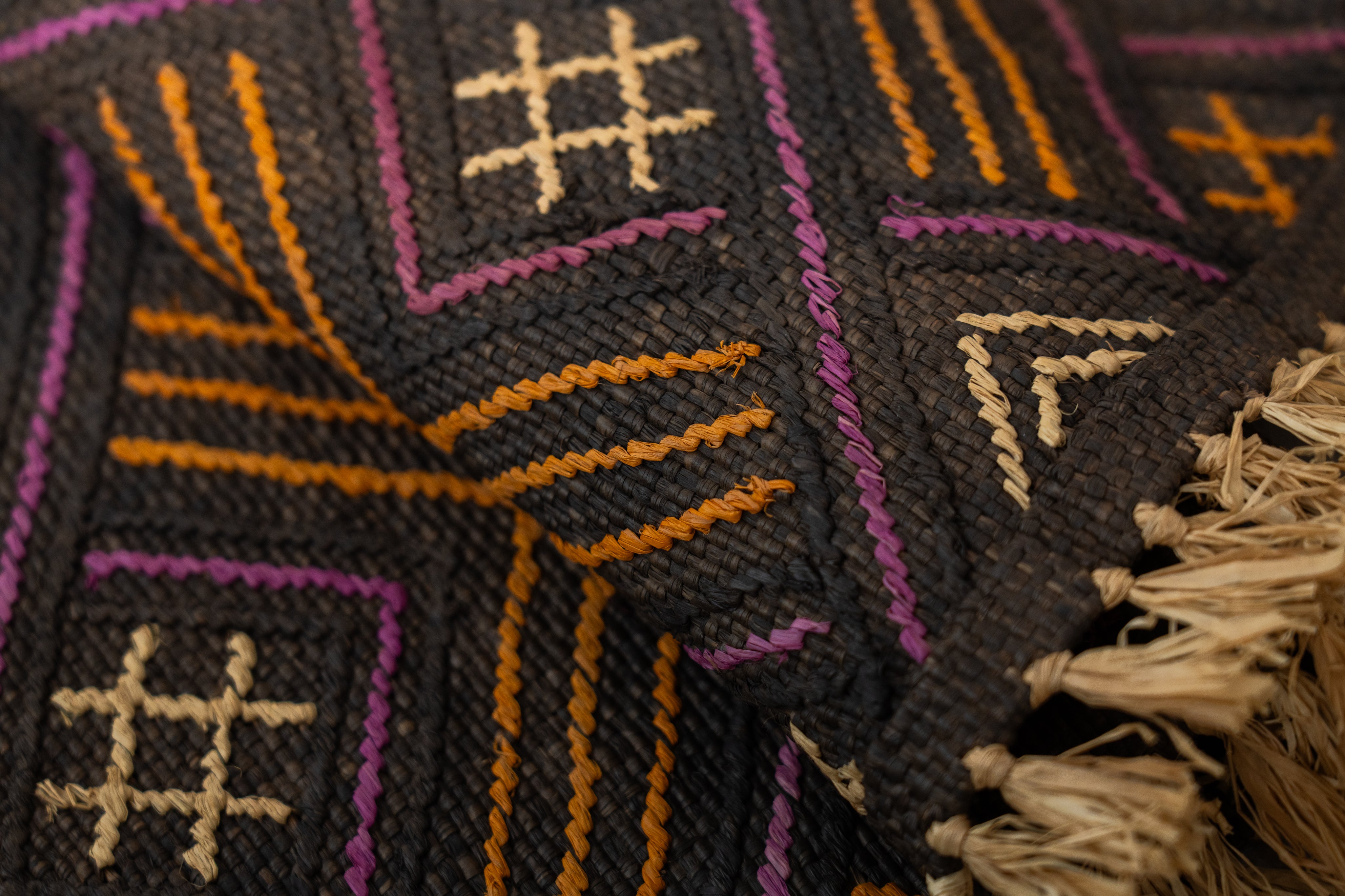 クバ王国伝統のクバクロス-KUBA TEXTILES】クバ布-草ビロード
